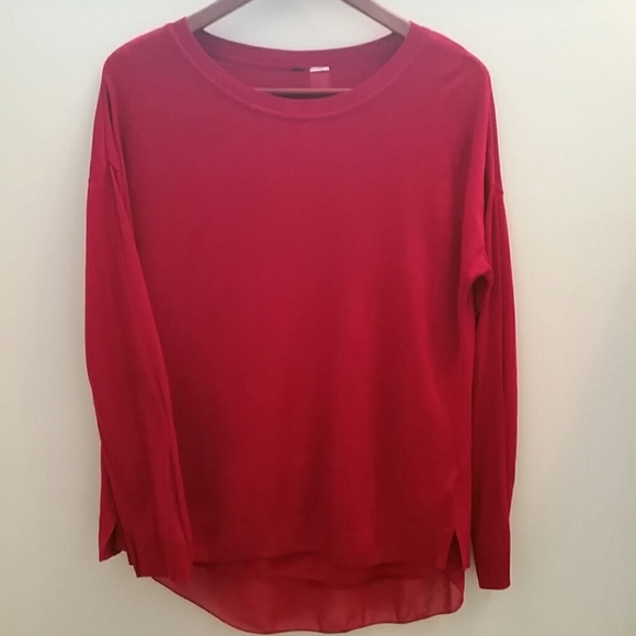 H&M Divided Red Knit Split Back Top Size Medium - Picture 1 of 4